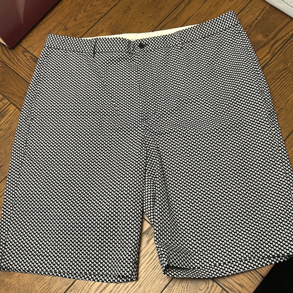 Greg Norman Mens shorts, New without tags, 40